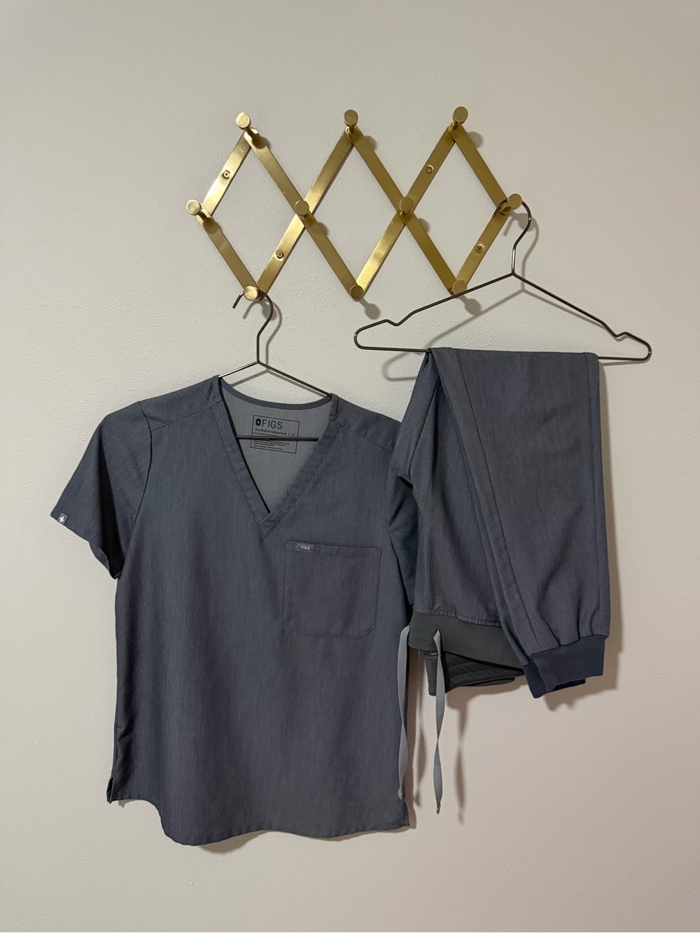 FIGS Slate Gray Unisex Scrub Set - V-Neck Top & Jogger Pants
